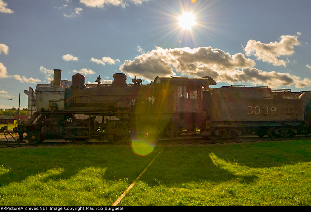 Illinois Central 2-6-0 Steam Loco